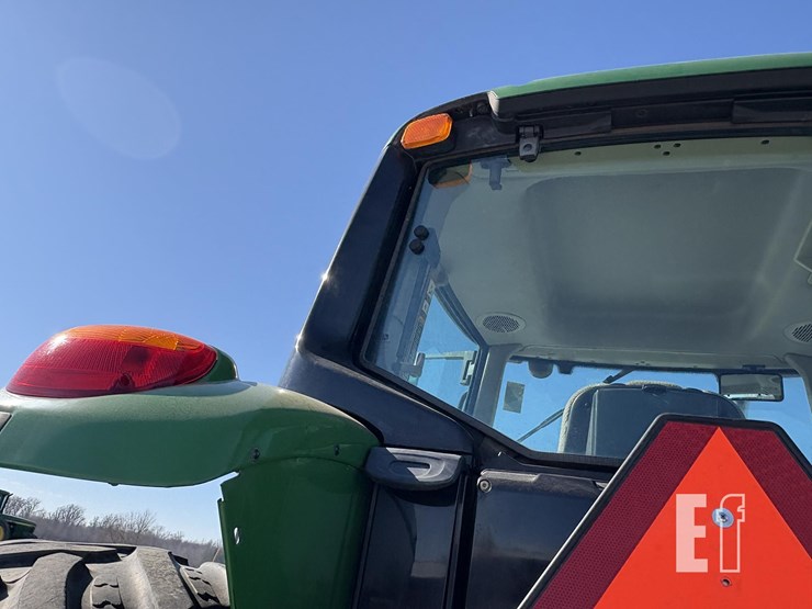 2011-john-deere-7130-image-16