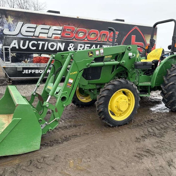 JOHN DEERE 5045E