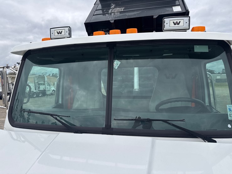 2020-western-star-4700sb-image-36