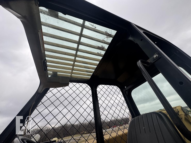 caterpillar-th83-image-11