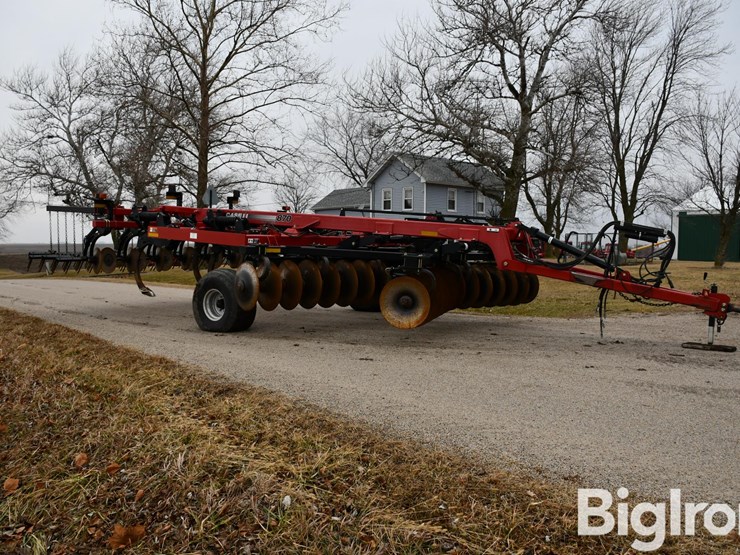 case-ih-870-ecolo-tiger-7-shank-disk-ripper-image-3