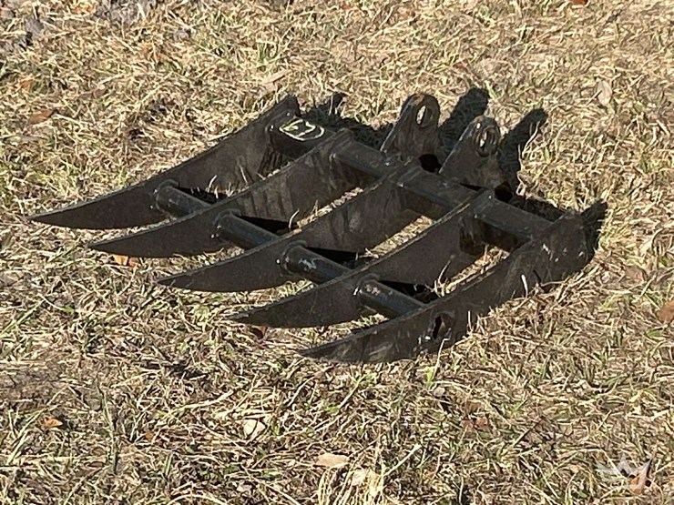 rake-mini-excavator-attachment-image-1