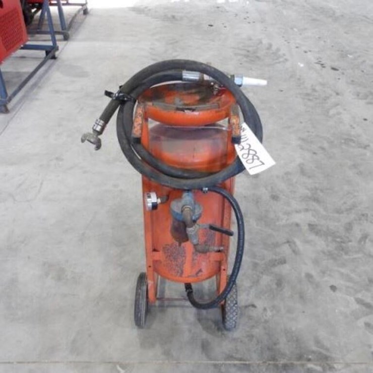 Portable Sandblasting Tank(s)