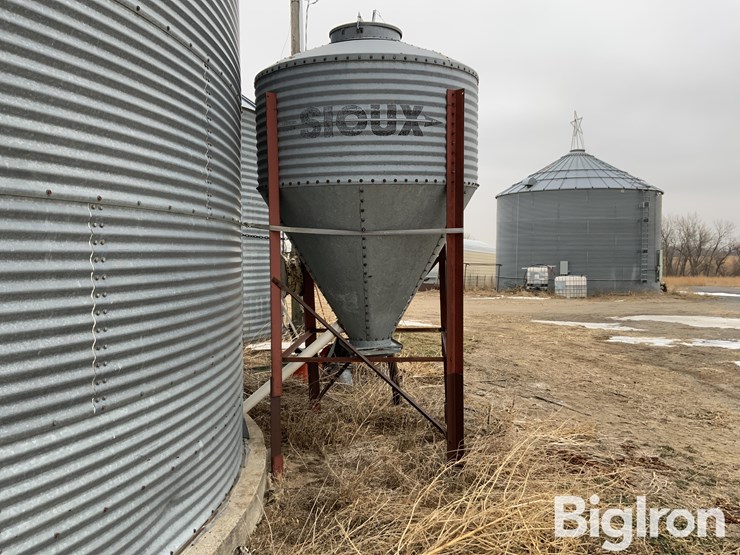 sioux-60-bushel-bulk-bin-image-4