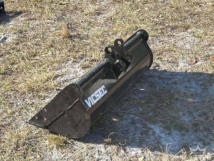 vicsec-30in.-grading-bucket-mini-excavator-attachment-image-4