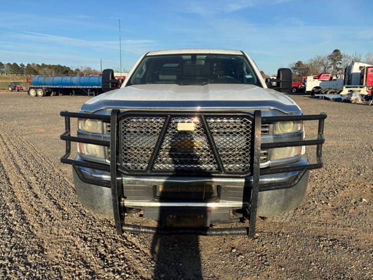 2015-chevrolet-silverado-2500hd-image-2