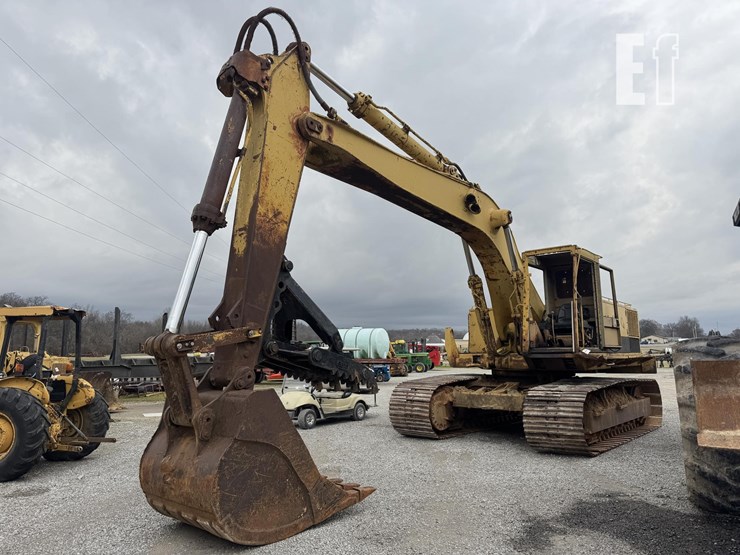 caterpillar-235b-image-1