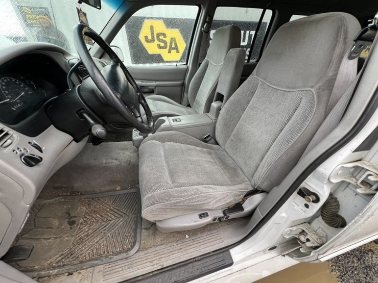 1997-ford-explorer-xlt-image-25