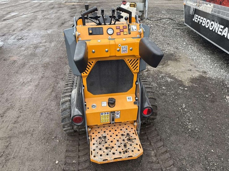 giant-gs950t-mini-skid-steer-image-3