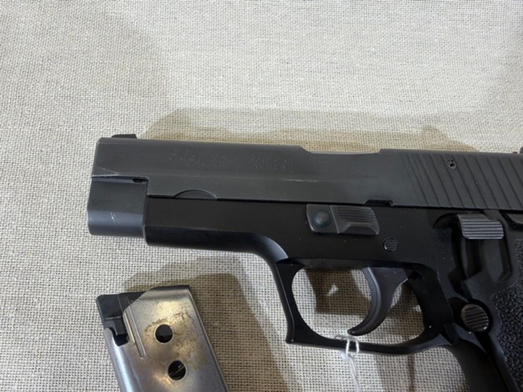#231-•-sig-sauer-p220-pistol-image-29