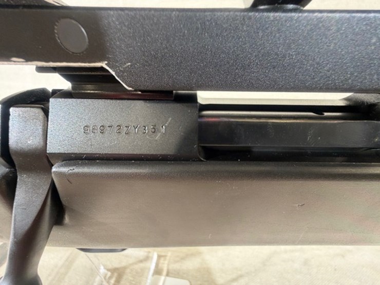 #215-•-browning-a-bolt-rifle-image-38