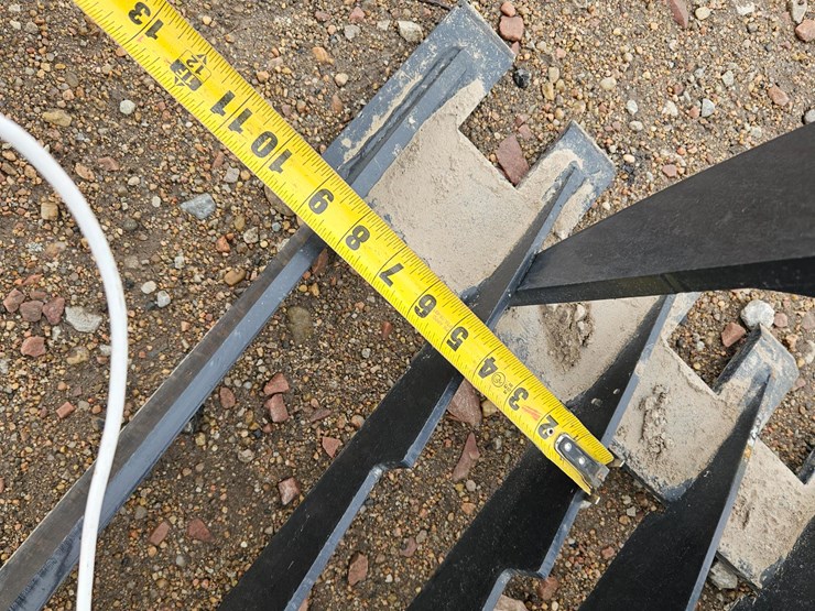 mid-state-e-series-skeleton-grapple-skid-steer-attachment-image-12