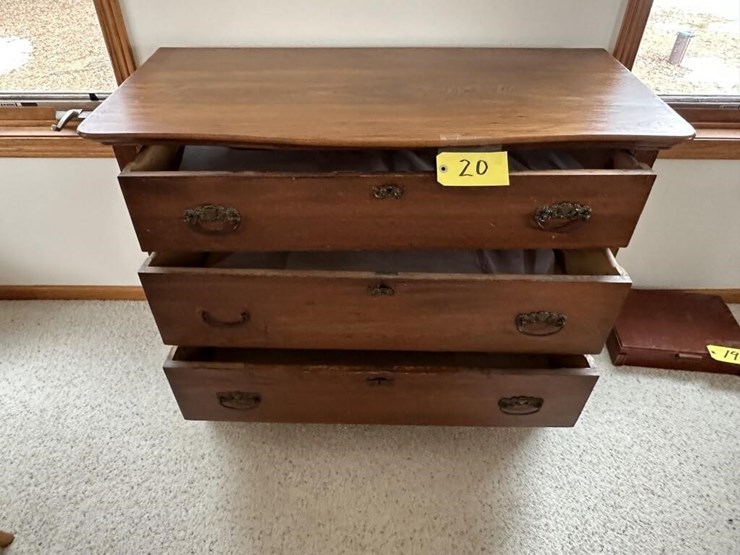 wooden-dresser-image-4