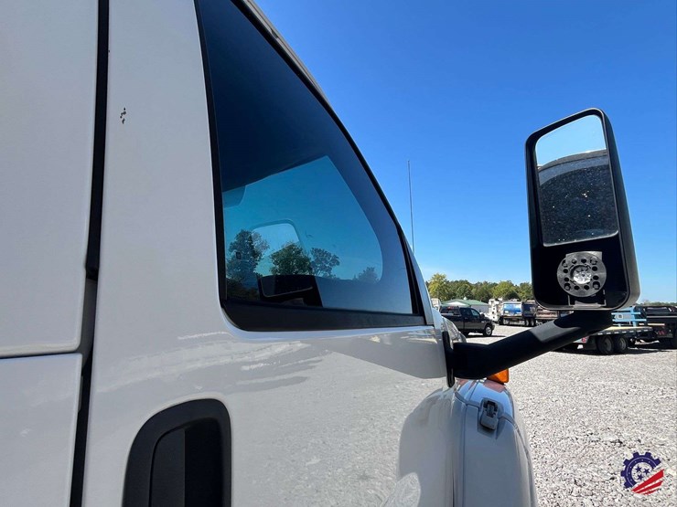 2007-gmc-c5500-flatbed-truck-image-39