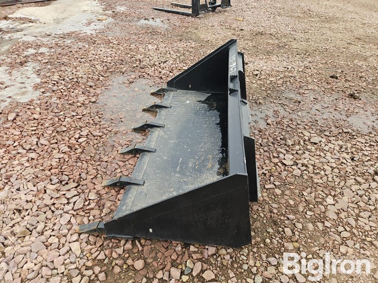 skid-steer-bucket-w/teeth-image-8