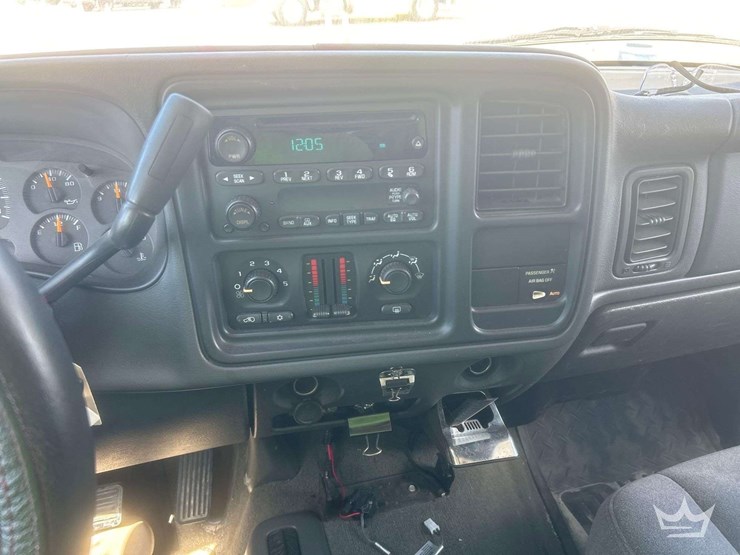 2004-chevrolet-silverado-1500-image-19