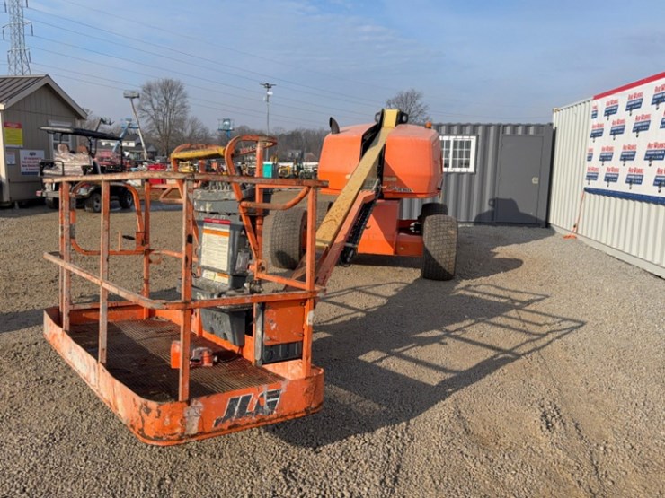 2018-jlg-400s-image-3