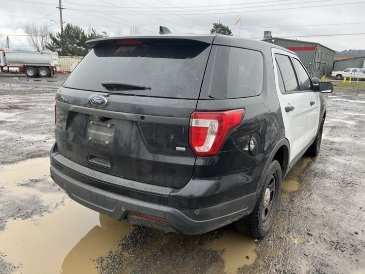 2018-ford-explorer-image-4