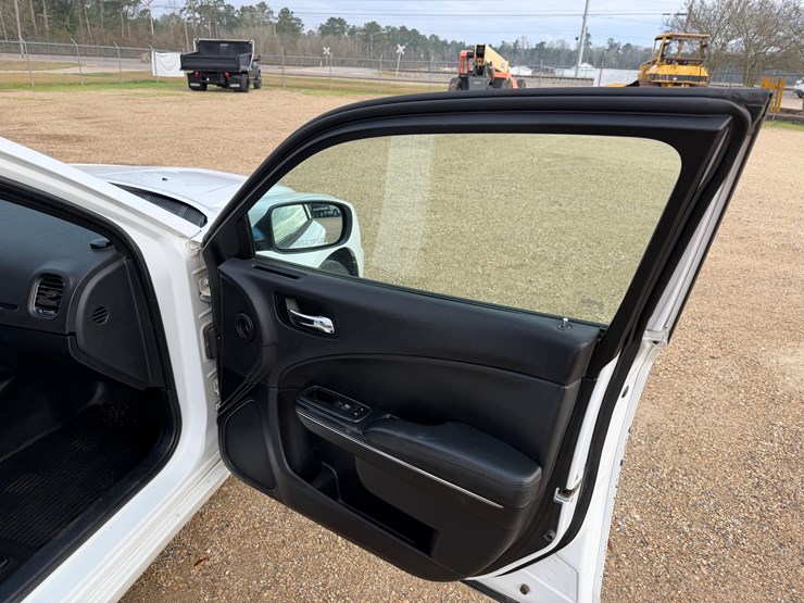 #768-•-2011-dodge-charger-image-10