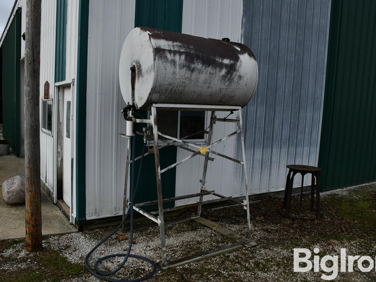 butler-250-gallon-fuel-tank-on-stand-image-1