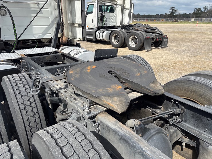 #211-•-2019-volvo-vnl-image-5