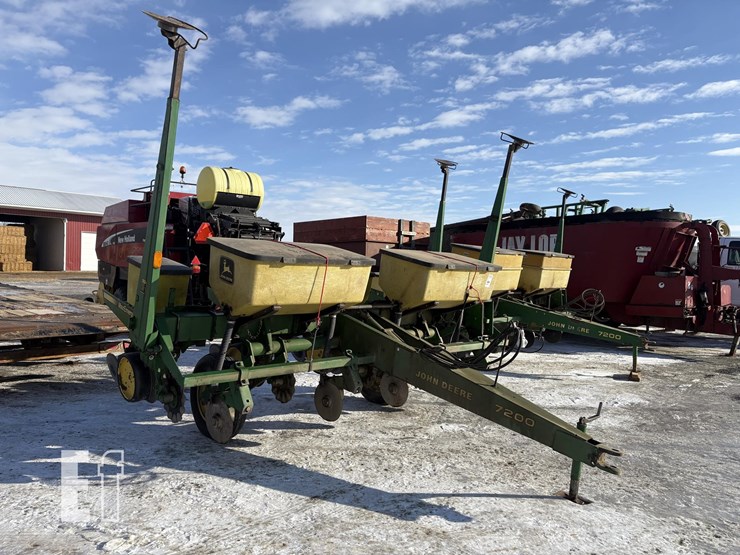 john-deere-7200-image-1