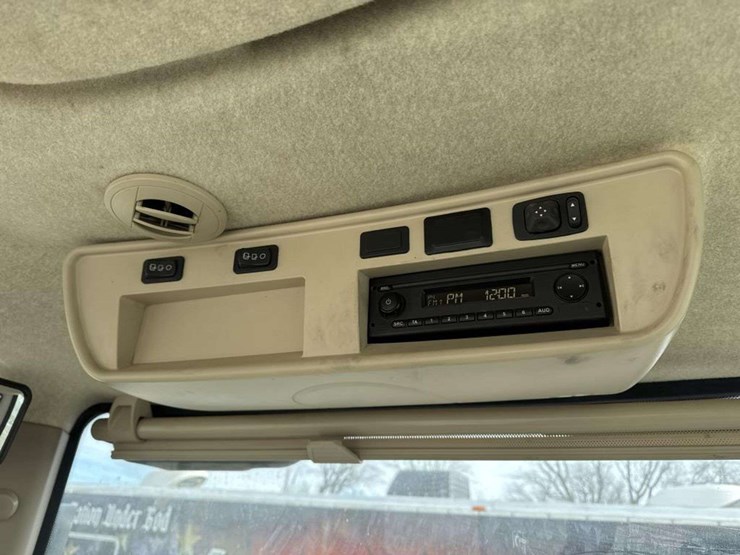 john-deere-8245r-image-22