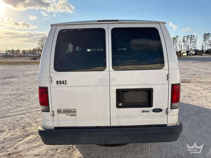 2011-ford-e350-image-30