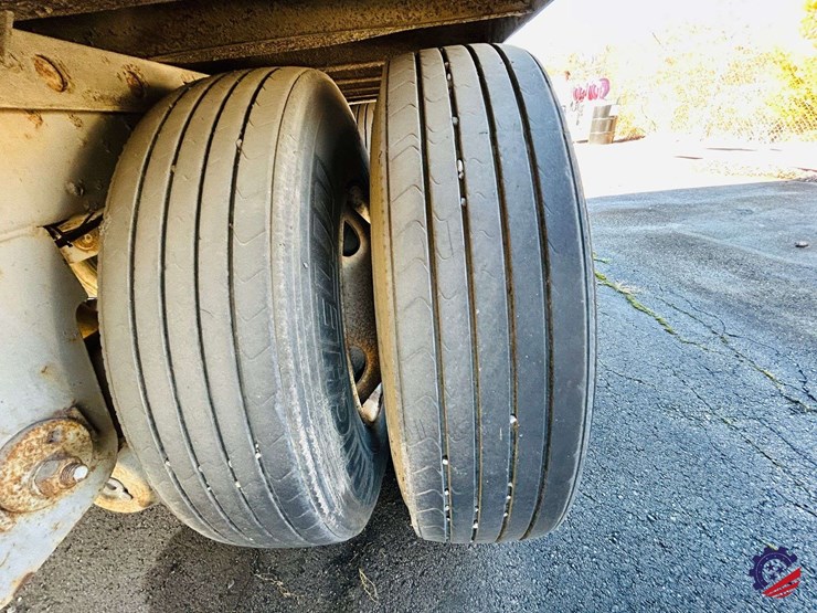 2001-utility-53-ft-image-23