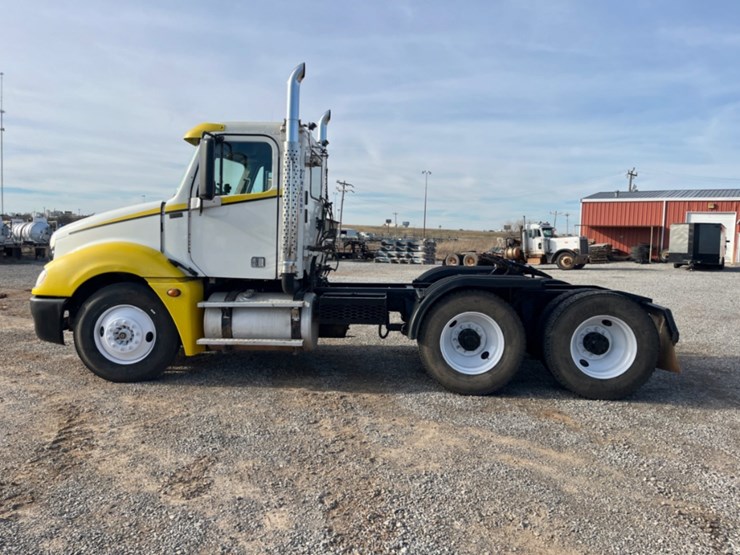2007-freightliner-columbia-120-image-7