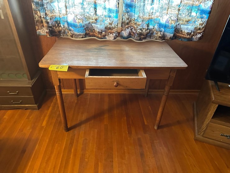 vintage-wooden-desk-image-7