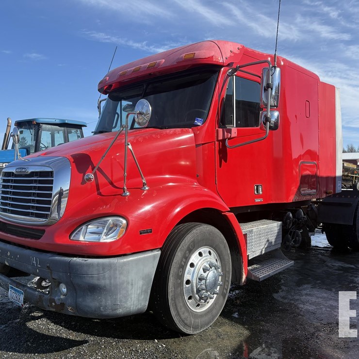 2004 FREIGHTLINER COLUMBIA 112