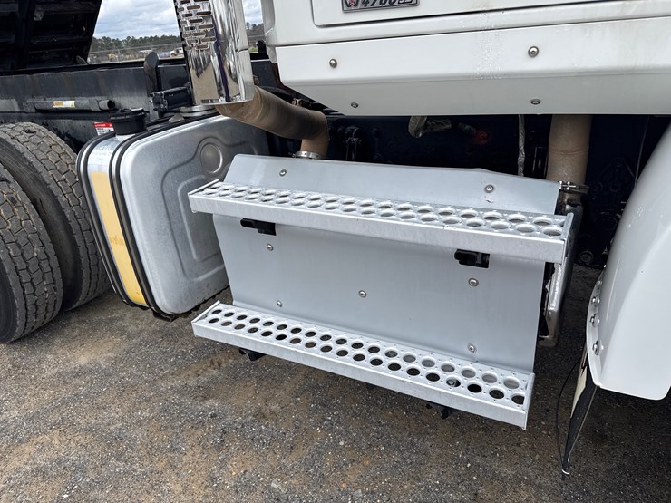 2020-western-star-4700sb-image-33