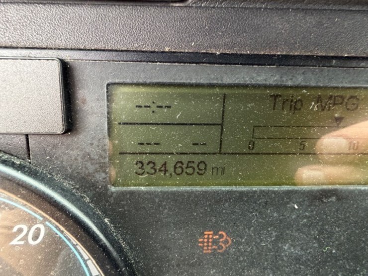 #226-•-2018-freightliner-cascadia-image-46