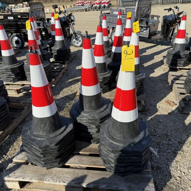 25 TRAFFIC CONES