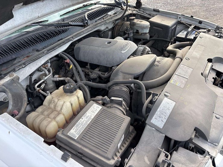 2004-chevrolet-silverado-1500-image-11