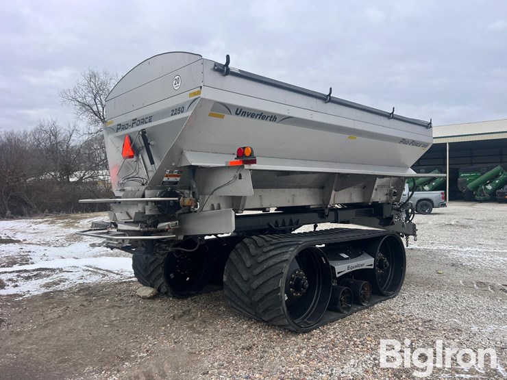 unverferth-2250-pro-force-dry-fertilizer-spreader-image-5