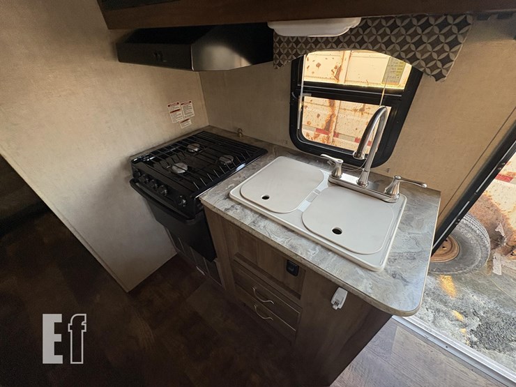 2018-gulf-stream-coach-vintage-cruiser-112-image-9