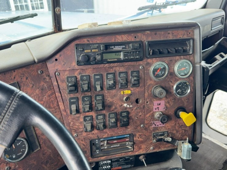 1998-international-9300-image-10