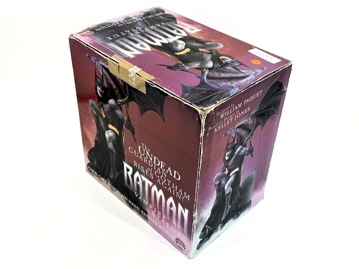 #1055-•-batman-dc-direct-vampire-statue-image-13