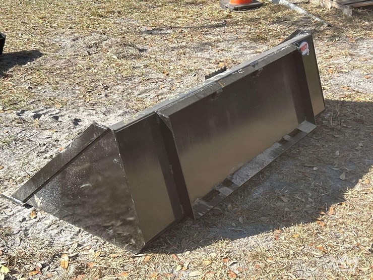2025-swict-66in.-bucket-skid-steer-attachment-image-4