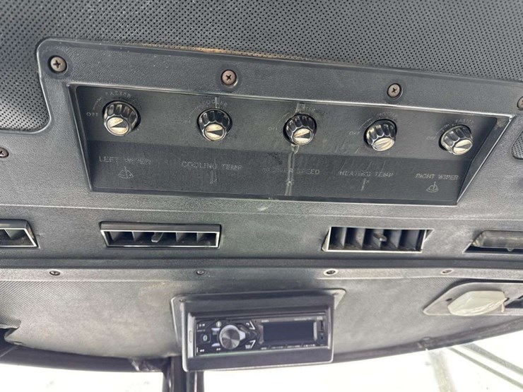 john-deere-8440-image-24