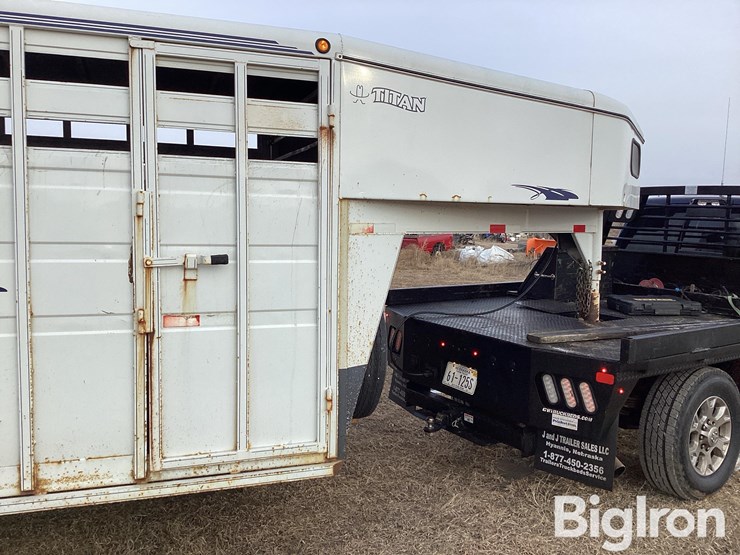 2000-titan-trailer-image-18