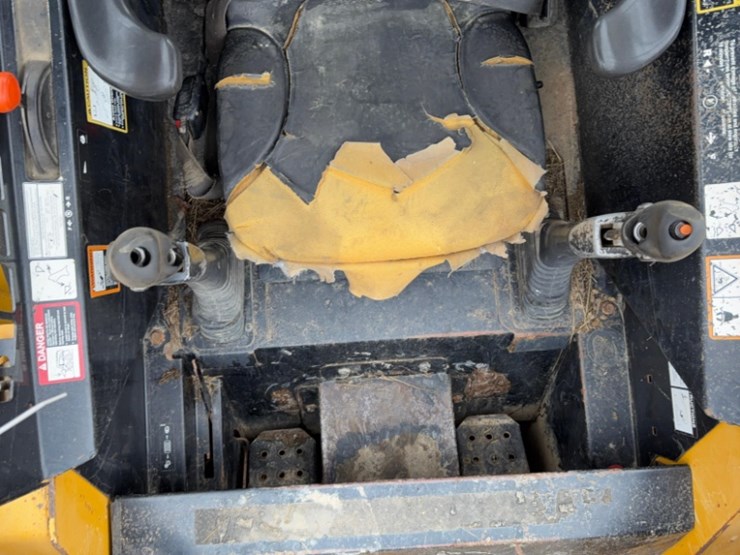 john-deere-325-image-9