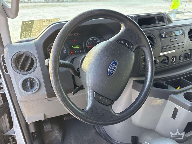 2011-ford-e350-image-18