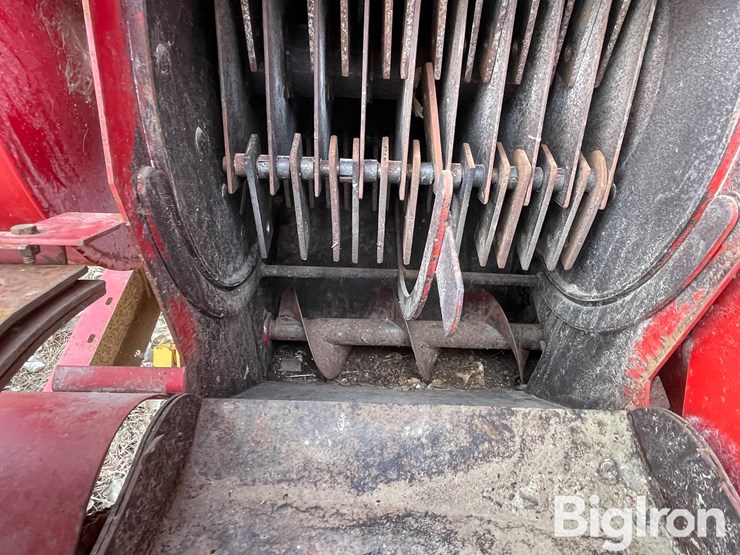 new-holland-352-image-16