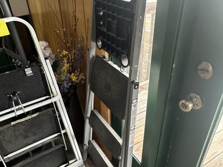 folding-step-stools-image-2