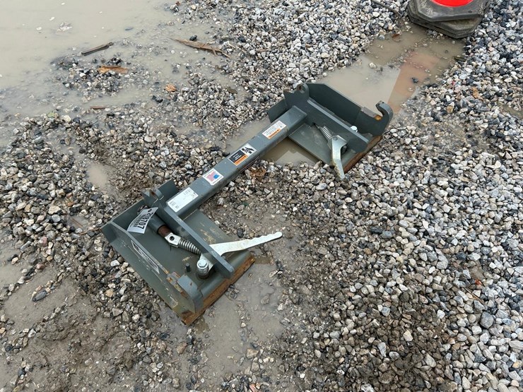 euro-skid-steer-quick-attach-adapter-image-1