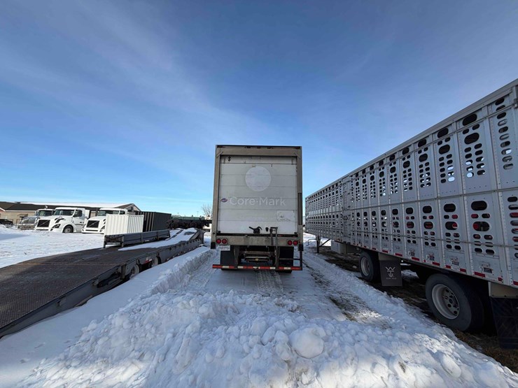 2011-utility-enclosed-trailer-image-4