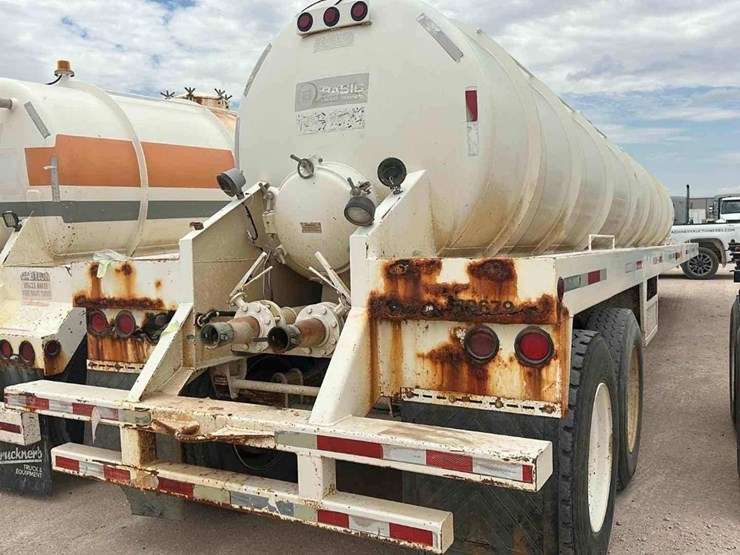 2009-troxell-kill-trailer-image-3